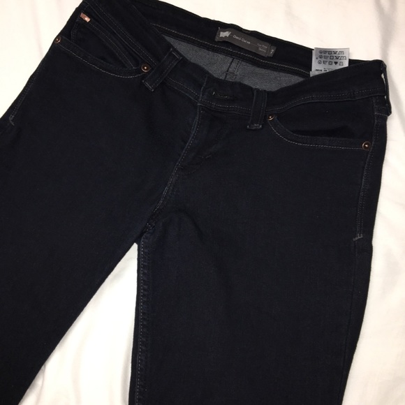 SOLD Levi’s Demi Curve Skinny Jeans in Indigo - Picture 3 of 6